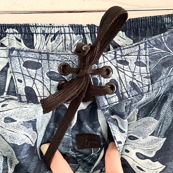 Body Glove Men’s Swim Trunk Blue Tropical Print Pool Beach Aloha Sz L - Picture 4 of 13
